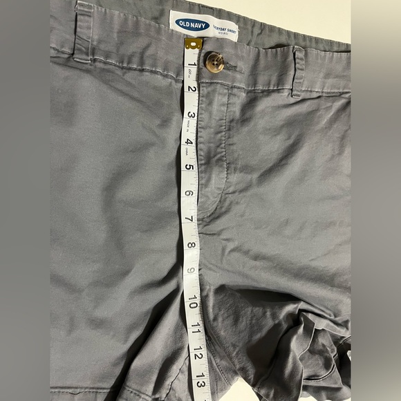 Old Navy Women's Grey Zip Fly Mid Rise Cotton Blend Everyday Chino Shorts - Picture 2 of 6